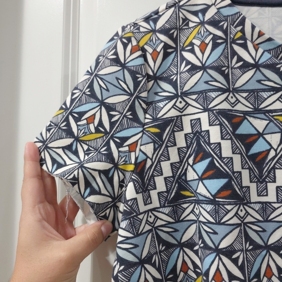 TORY BURCH Multi-color Geometric Short Sleeve Vneck Raw Hem Crop Top, Size S - Picture 4 of 11